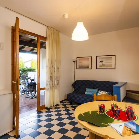 Cozy Townhouse For Families With Pool And Garden