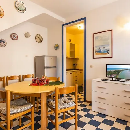 Cozy Townhouse For Families With Pool And Garden 比比翁